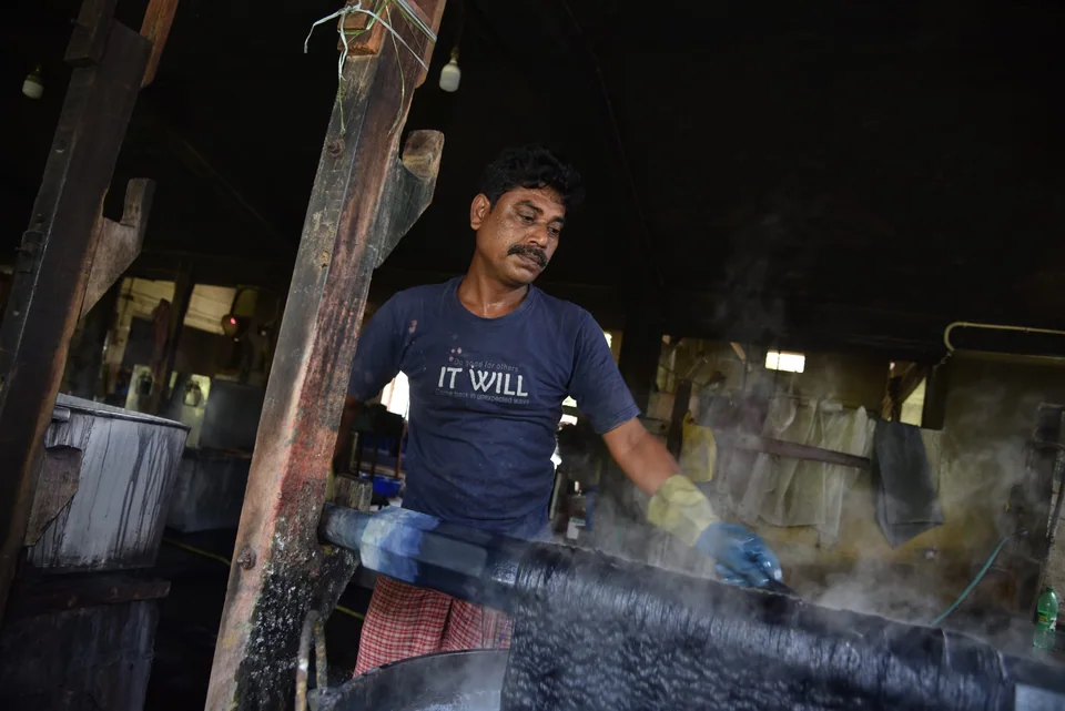 Steaming printed cloth in the dye workshop